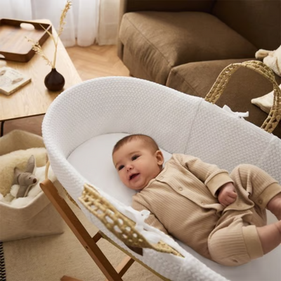 The Little Green Sheep Cable Wheat Knit Moses Basket, Mattress + Stand- White
