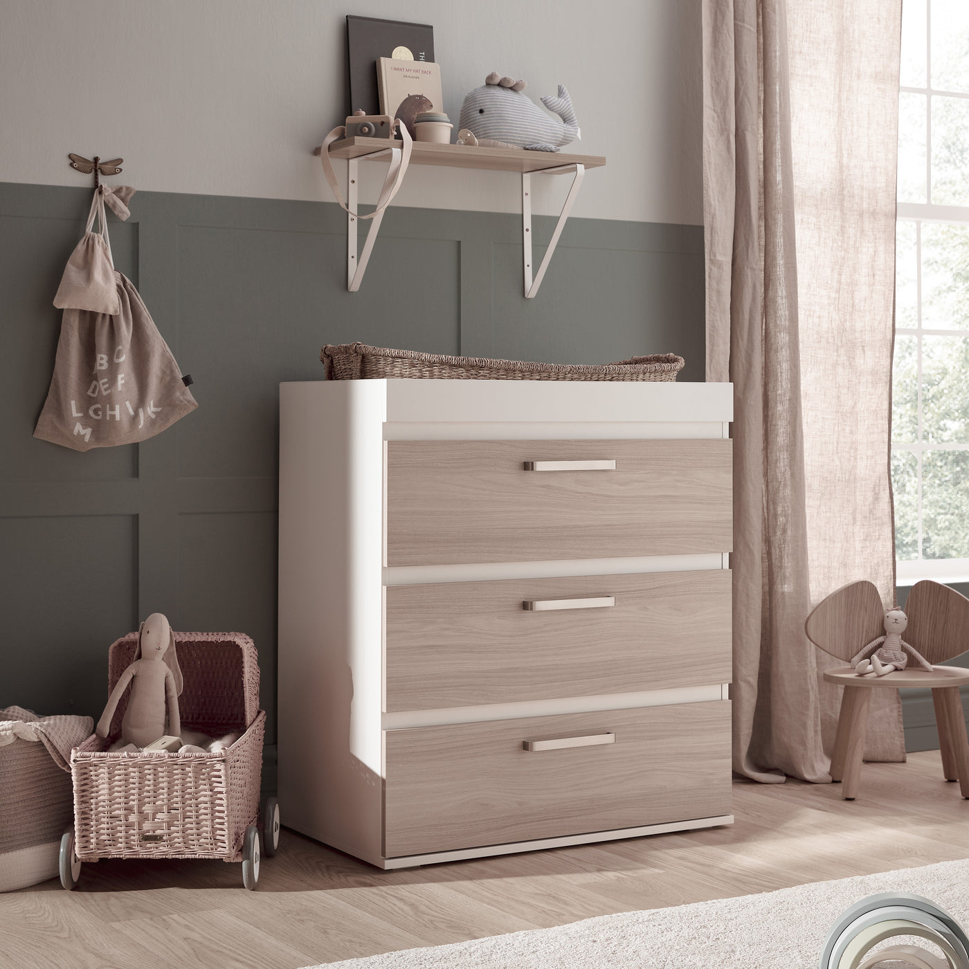 Silver Cross Finchley Cot Bed + Dresser- Oak